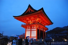 Kiyomizudera @ Night - Deva Gate